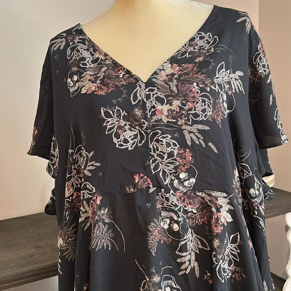 EUC Torrid Floral Skull Blouse (size 4X) - Picture 2 of 5